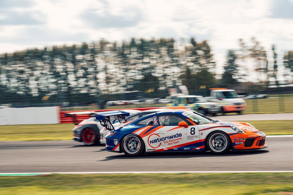 PCCGB Silverstone: Zamparelli dominates opening Silverstone race